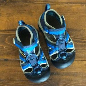 Boys size 10 Keen sandals